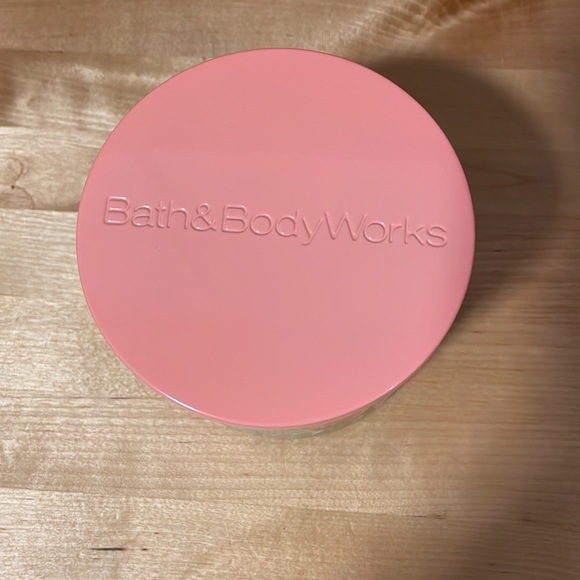 Bath and Body works candle - island dream - Picture 3 of 5